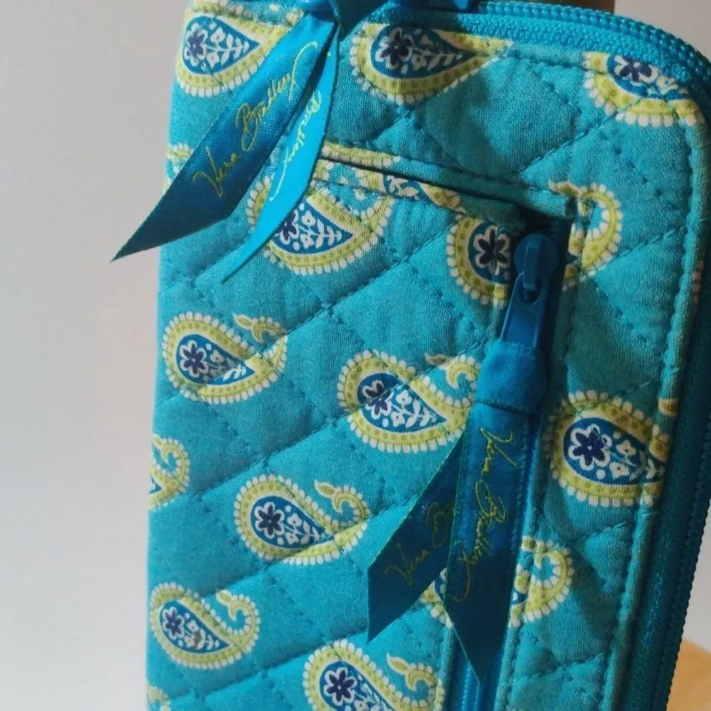 Vera Bradley Baby Blue Paisley Clutch‎ Wallet - Picture 2 of 16